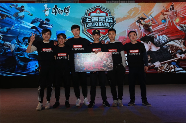 更是更衣室 更是更衣室